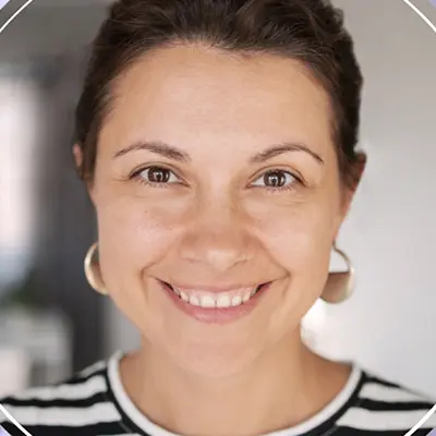 Regina Santos, 45